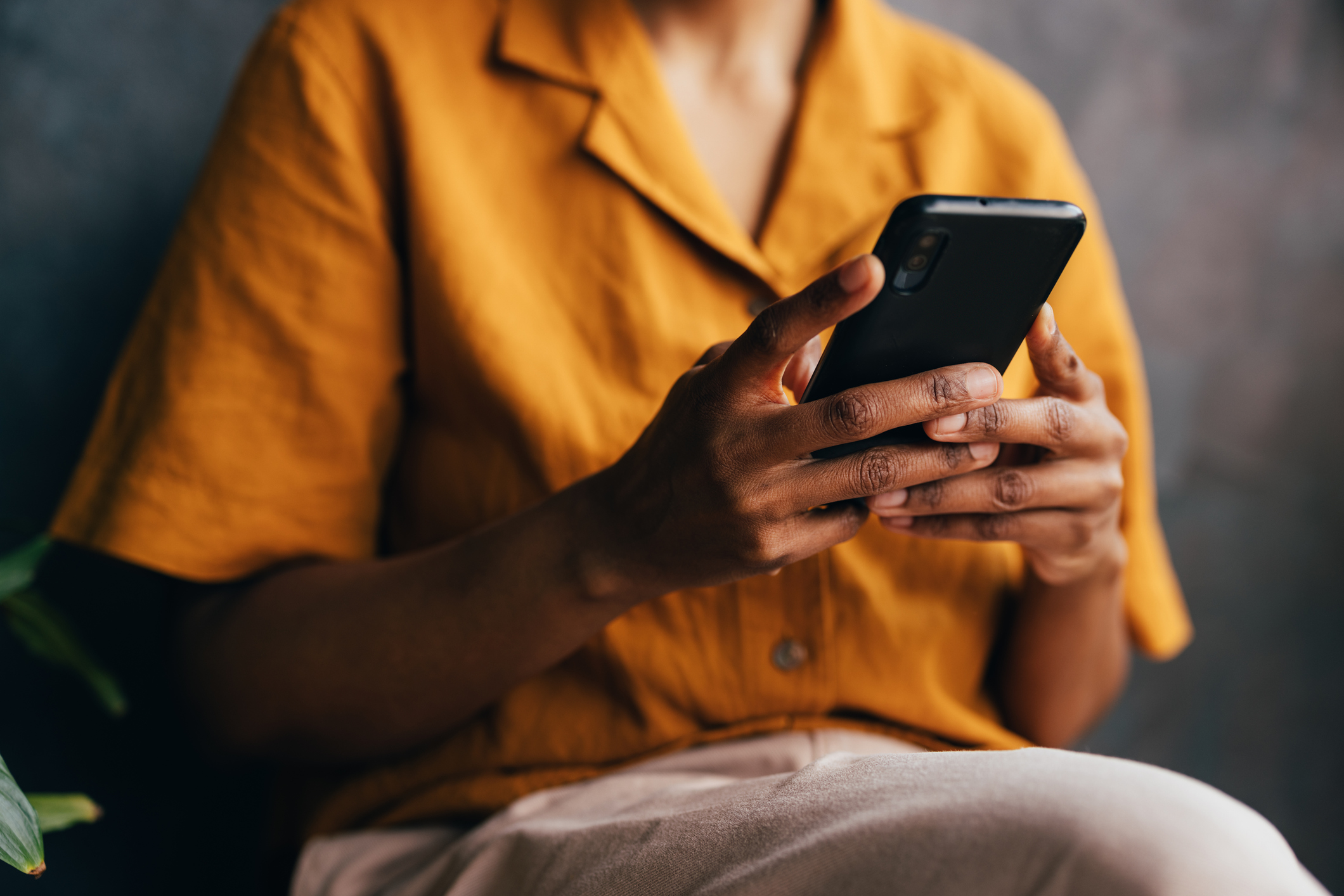 african american woman looking up google voice alternative on her phone