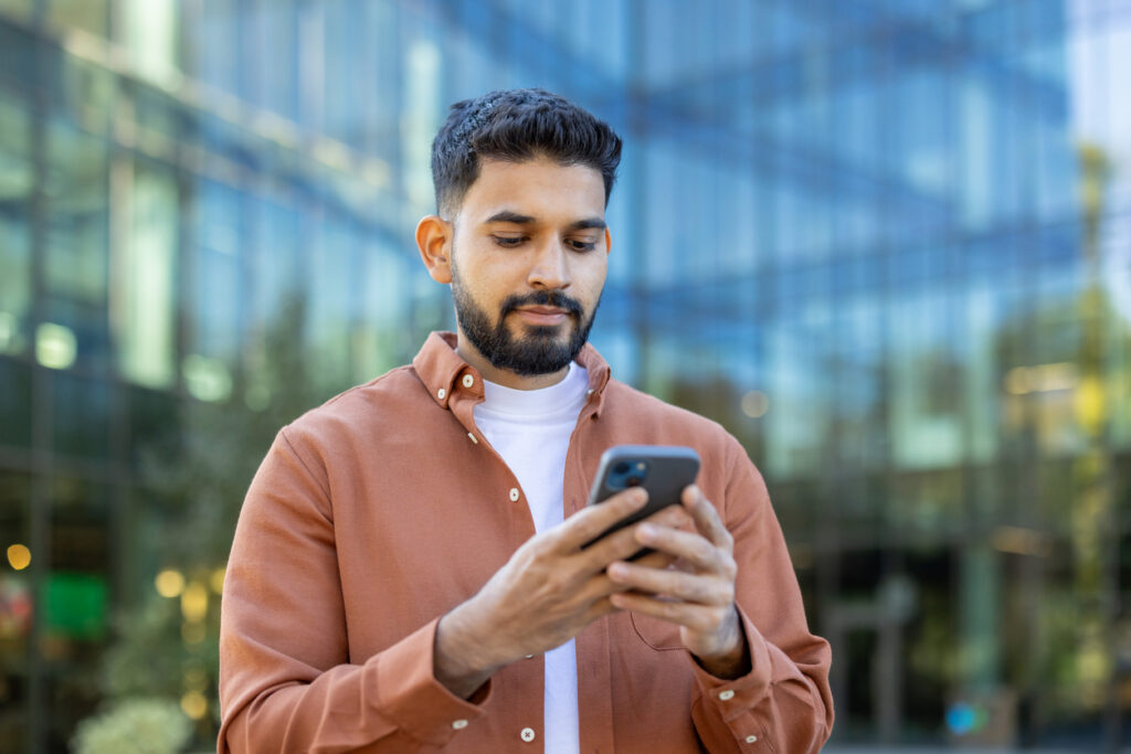 young man looking for textme app alternative